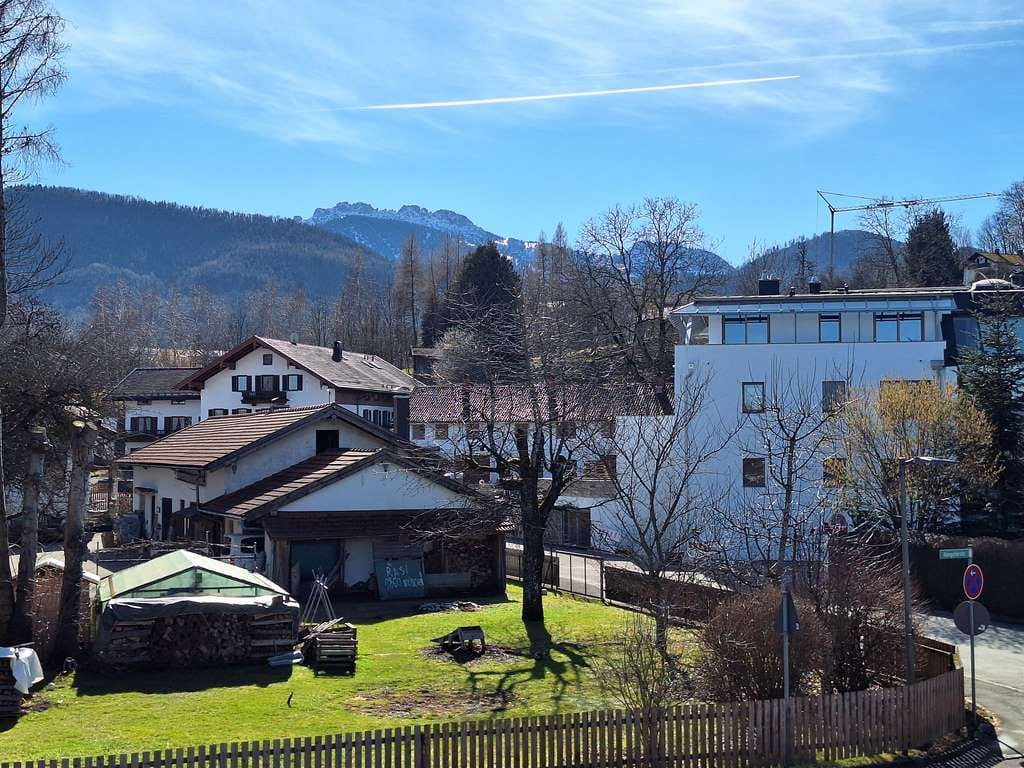 Immobilie in Bernau am Chiemsee - Lebenswerte, helle 3-Zi-Whg mit Bergblick, OG 1 - Bild 1