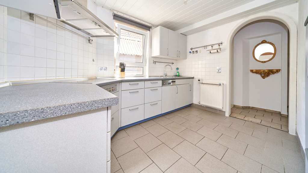 Immobilie in Niefern-Öschelbronn - Haus  mit Potenzial in schöner Lage von Öschelbronn! - Bild 2