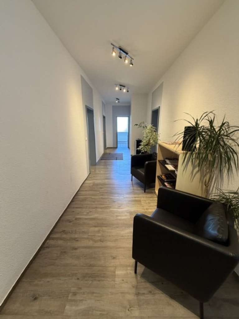 Immobilie in Einbeck - Gewerbeobjekt mit Büroetage und Fremdenzimmern in Einbeck - Kreiensen - Bild 2