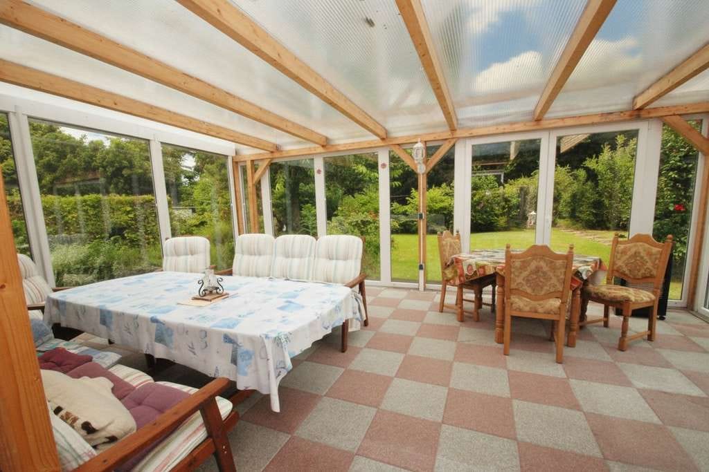 Immobilie in Marne - Walmdachbungalow in Marne - Stilvolles Wohnen mit Gartenblick und Wintergarten! - Bild 3