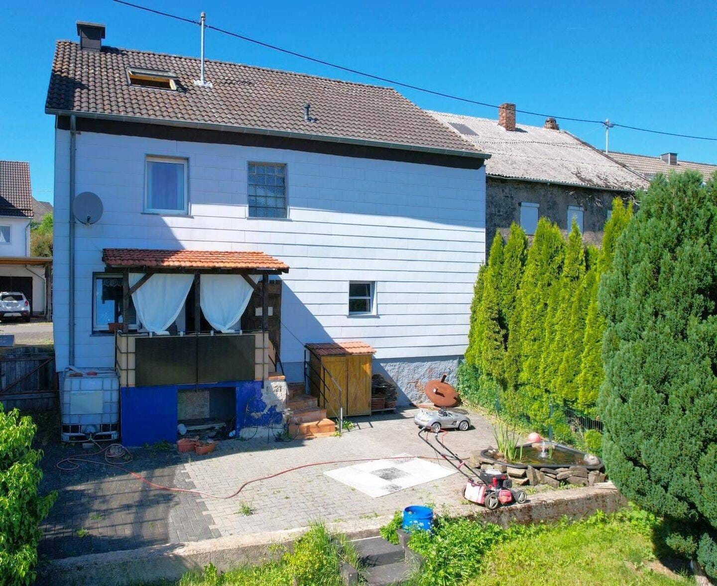 Immobilie in Schüller - Einseitig angebautes Wohnhaus mit Stall, Balkon, Garten, Carport und schöner Aussicht in Schüller - Bild 2