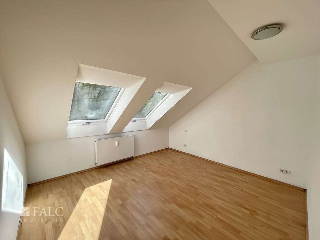 Immobilie in Saarbrücken - Attraktive 2 Zimmer Wohnung mit Balkon und Parkplatz - Bild 2
