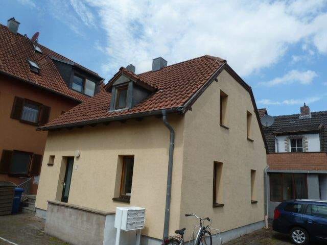 Immobilie in Bergtheim - Kleines Haus, 3 Zimmer, Wfl. 85 qm, Stellplatz, Bad m. Wanne, Heizung mit Solarthermie 2021 neu - Bild 2