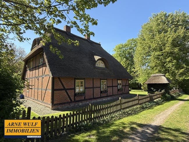 Immobilie in Rehna - Reetgedeckte Premium-Immobilie in Seenähe  *Kirch Grambow - Rehna* - Bild 1