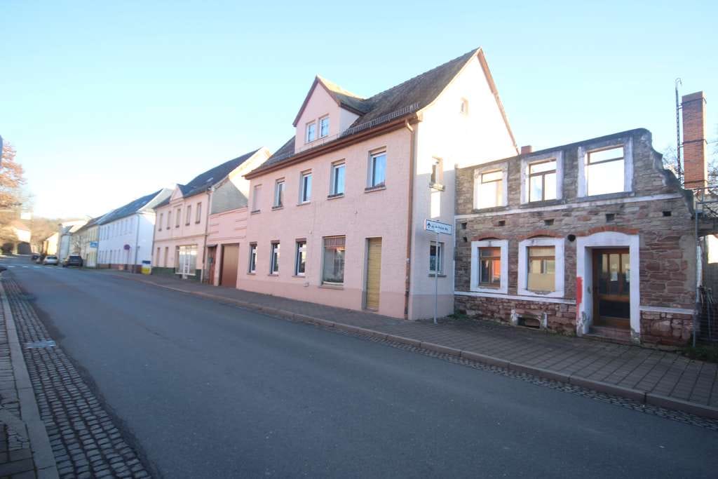 Immobilie in Gera - Ihr Traumhaus wartet auf Sie, entdecken Sie Komfort, Substanz und familiäres Lebensgefühl in guter - Bild 1
