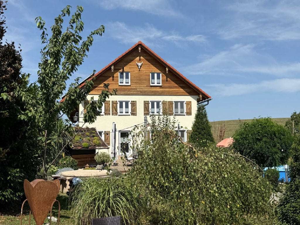 Immobilie in Argenbühl - Wunderschön renoviertes Landhaus auf 2.000 m² Grundstück - Bild 1