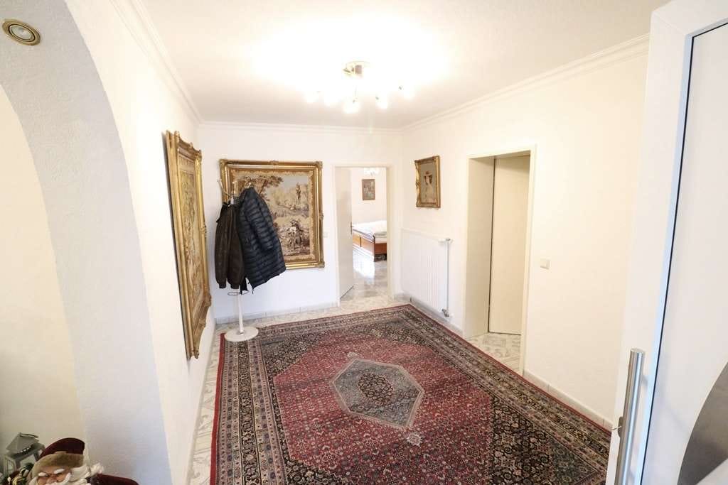 Immobilie in Cloppenburg - Modernisiertes, familiengerechtes Wohnhaus mit 2 Wohneinheiten, Keller und Doppelgarage - Bild 2