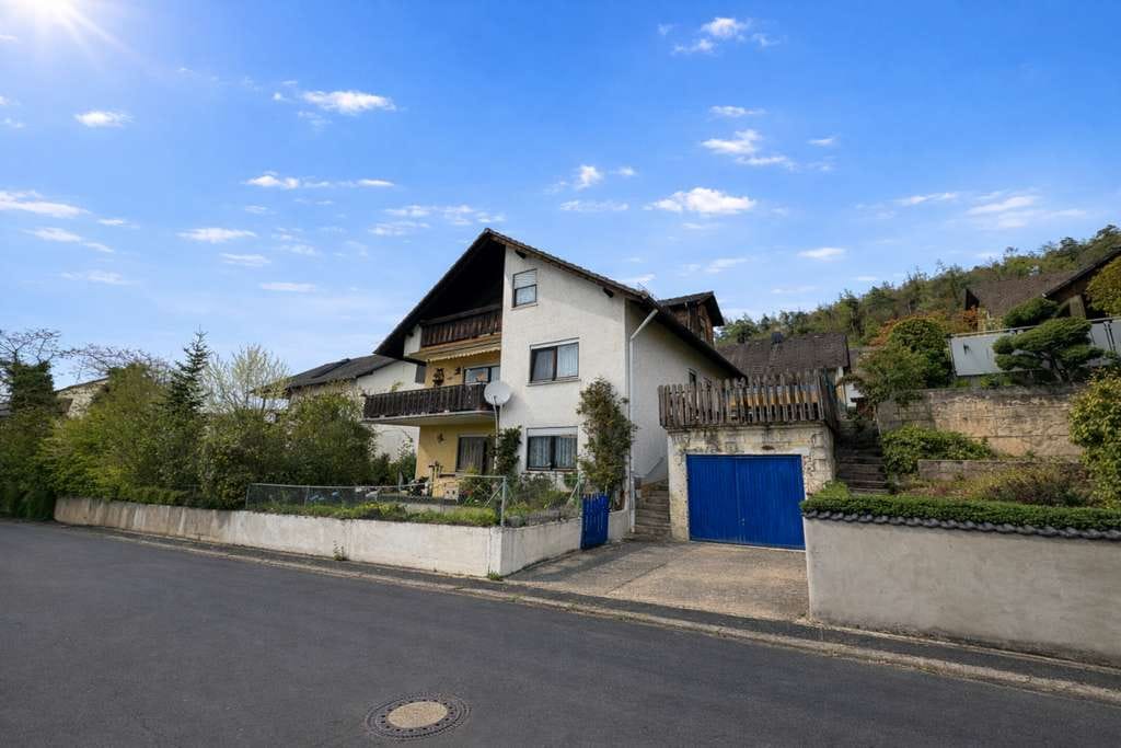 Immobilie in Lohr am Main - Wohnhaus mit großzügiger Fläche, Garten & Garage – vielseitig nutzbar! - Bild 0