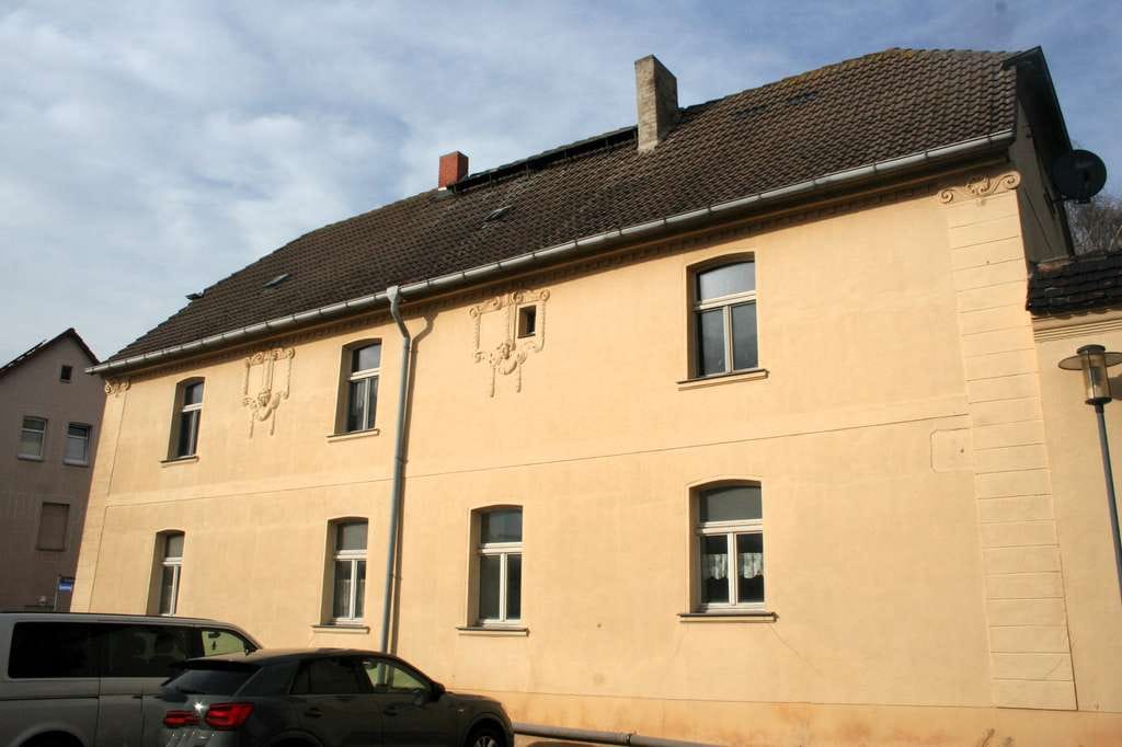 Immobilie in Wettin-Löbejün - neuer Kaufpreis - Mehrfamilienhaus als Einzeldenkmal im Saalekreis in Nauendorf - Bild 1