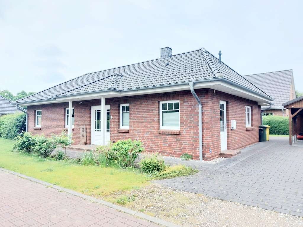Immobilie in Langenhorn - Neuwertiger ebenerdiger Winkelbungalow (barrierearm, energieoptimiert) PV u. Solarthermie - Bild 1