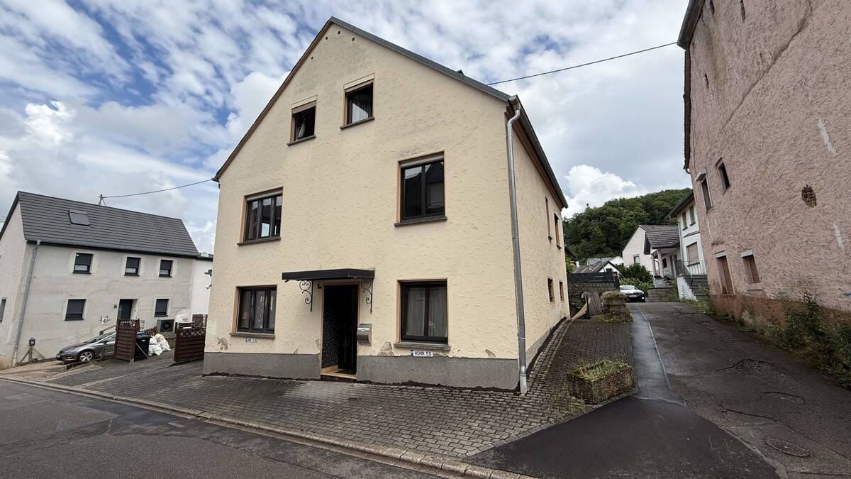 Immobilie in Kenn - Kapitalanleger aufgepasst - Mehrfamilienhaus in Kenn mit drei Wohneinheiten - Bild 1