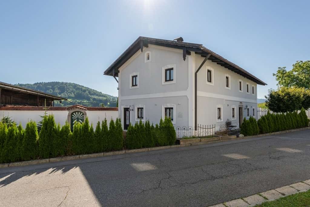 Immobilie in Büchlberg - Privates Anwesen mit Gästehaus, Spa & 3.100 m² Grund – Wohnen und Arbeiten auf höchstem Niveau - Bild 3