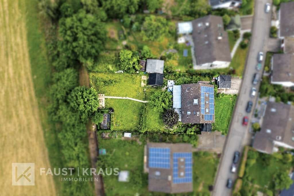 Immobilie in Hösbach - Energieeffizientes Einfamilienhaus mit Einliegerwohnung, Wärmepumpe und PV auf Erbpachtgrundstück - Bild 1