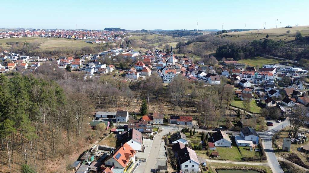 Immobilie in Deining - Großes Einfamilienhaus mit flexibler Nutzung, 
    Deining - Ortskern - Bild 1
