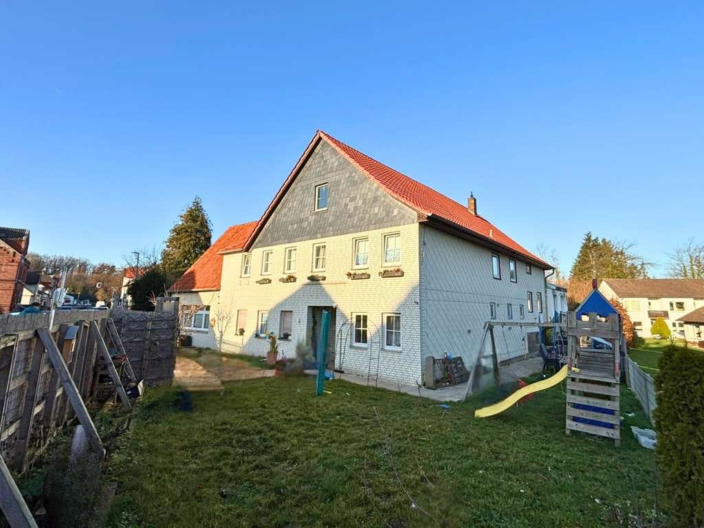 Immobilie in Coppenbrügge - Großes Mehrfamilienhaus mit Ausbaupotenzial und flexibler Nutzung - Bild 1