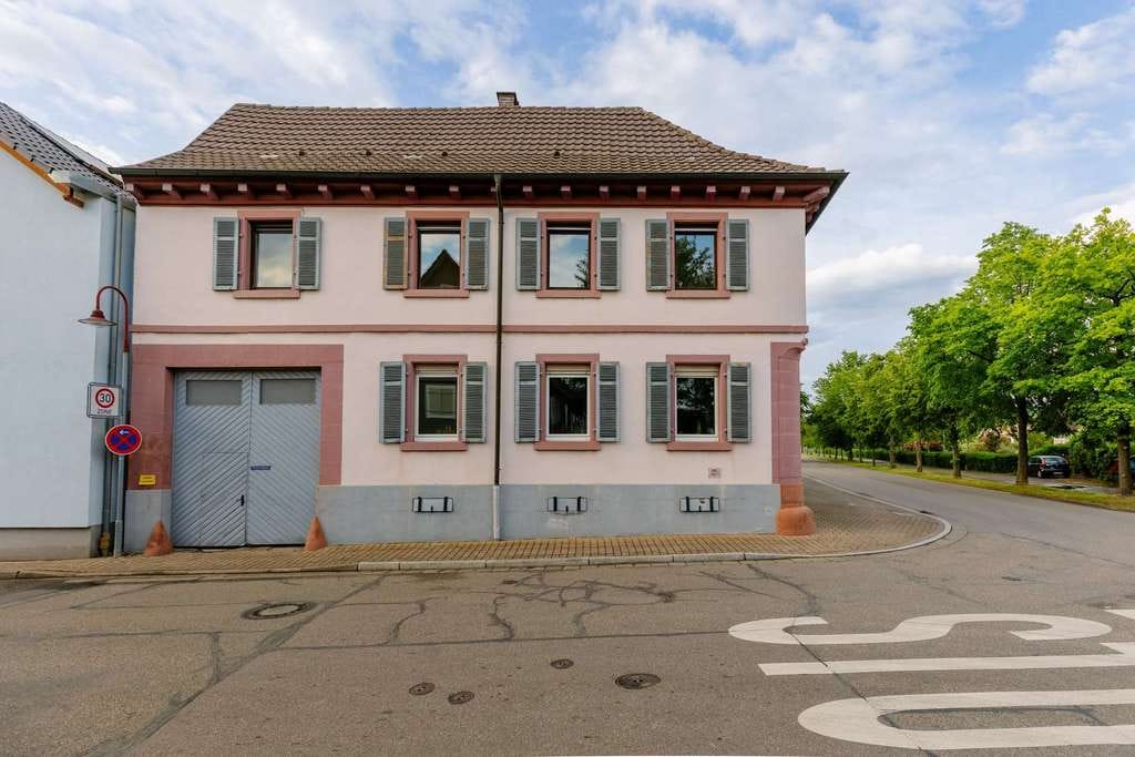 Immobilie in Ringsheim - Wohnhaus aus dem 18. Jahrhundert mit Gewölbekeller, Innenhof & beeindruckendem Dachstuhl - Bild 2
