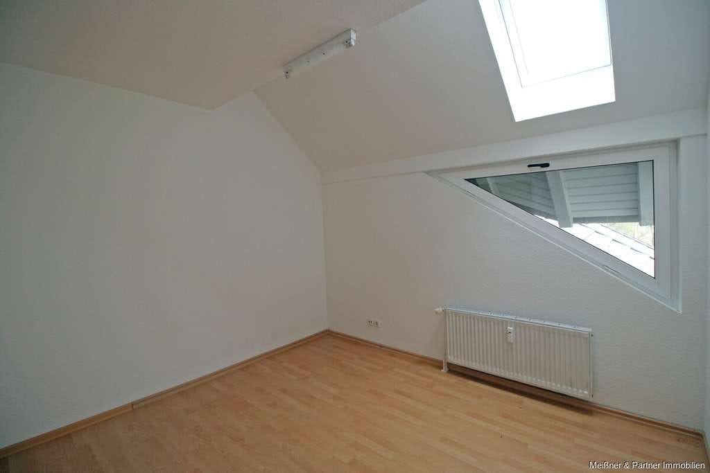 Immobilie in Neusalza-Spremberg - Kapitalanlage oder Eigennutzung: 3-Raum-Dachgeschosswohnung mit Südbalkon in gepflegter Wohnanlage - Bild 4