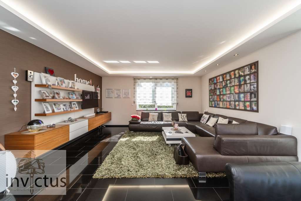 Immobilie in Langenbrettach - Ein Haus, das inspiriert – tolle Architektur, perfekter Grundriss, mit Garage u. Garten - Gefühl pur - Bild 0