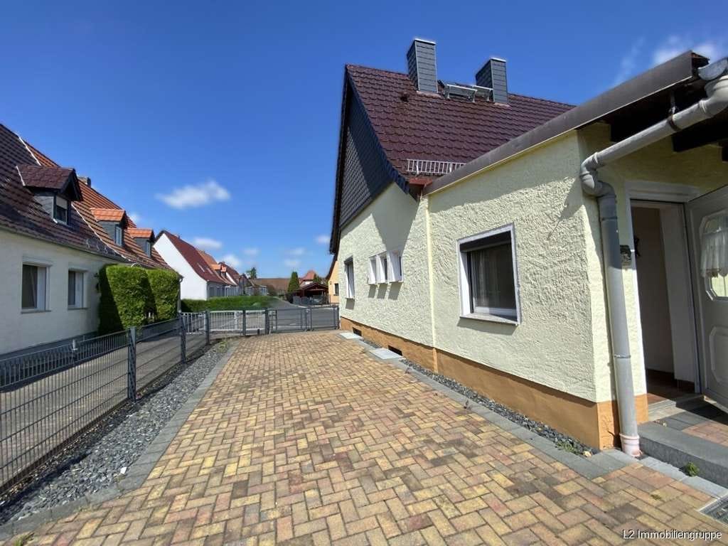 Immobilie in Röderaue - Gemütliche Doppelhaushälfte mit großem Grundstück und Doppelgarage in ruhiger Siedlungslage - Bild 1