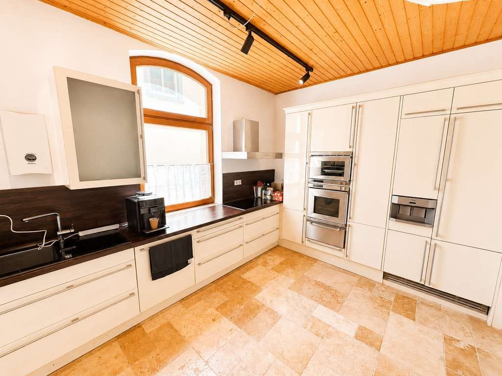 Immobilie in Nordenham - Altbauvilla mit historischem Charme - teilmodernisiert und zentral in Nordenham! - Bild 3