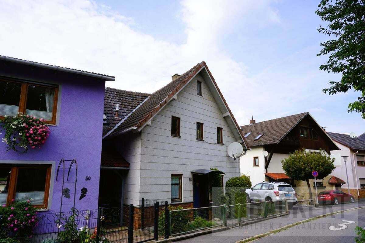Immobilie in Rödental - Charmante Doppelhaushälfte mit großem Gartenbereich - Bild 2