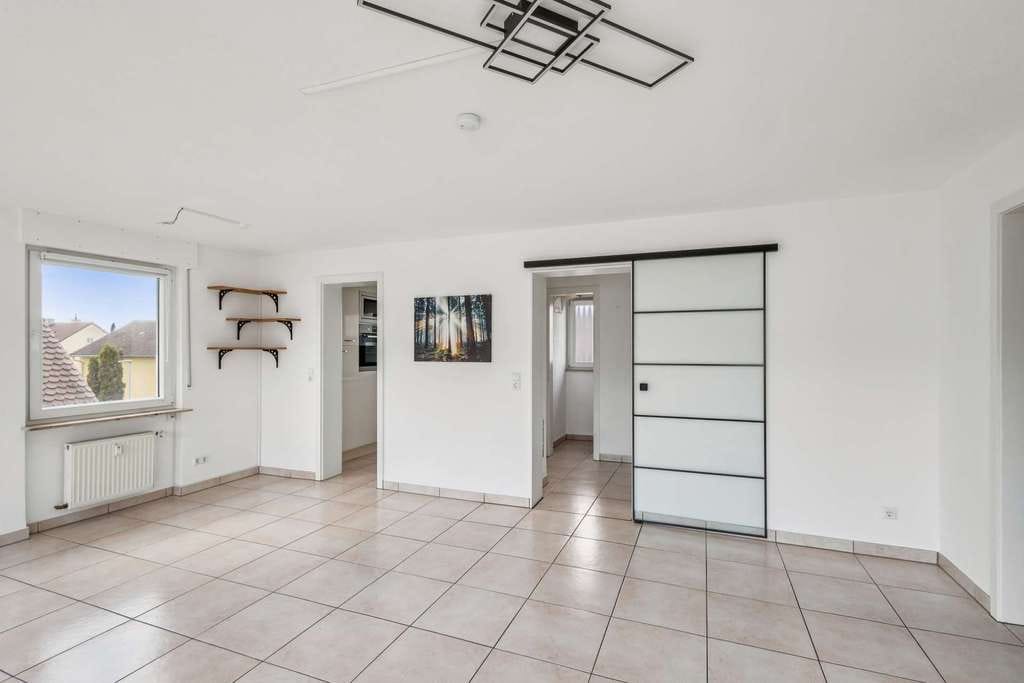 Immobilie in Freiberg am Neckar - Helle 3,5-Zimmer-Wohnung mit großem Balkon, Garage & Stellplatz – sofort verfügbar - Bild 4