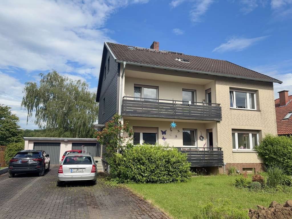 Immobilie in Extertal - Solide Kapitalanlage in Almena/Extertal: 
Vollvermietetes 3-Parteien-Haus mit Potenzial - Bild 0