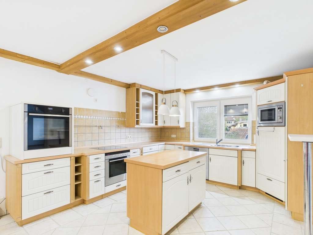 Immobilie in Rentweinsdorf - Großzügiges Einfamilienhaus mit Charme - Bild 3