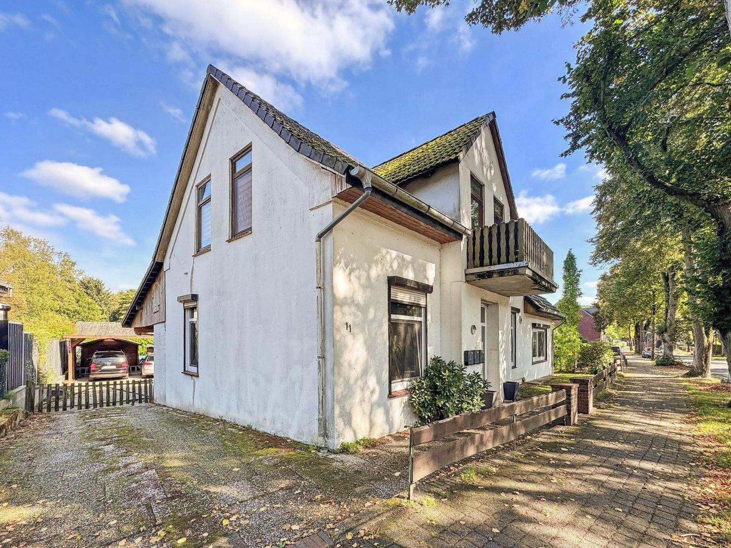 Immobilie in Ritterhude - Charmantes Zweifamilienhaus mit Einliegerwohnung, großem Garten und Pool - Bild 0