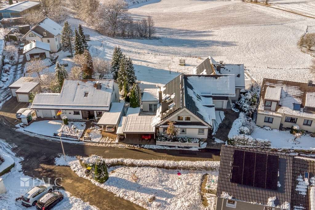 Immobilie in Meinerzhagen - Großzügiges Wohnensemble mit Weitblick – Wohnen, Leben & Arbeiten in perfekter Harmonie - Bild 1