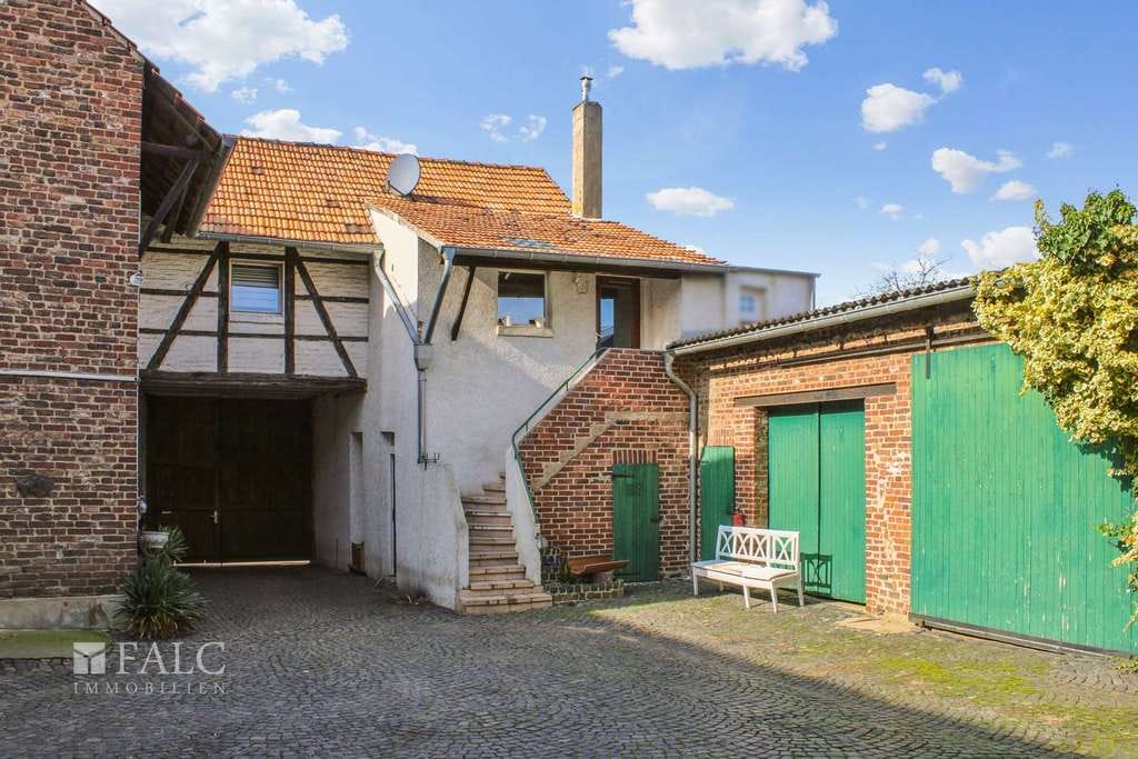 Immobilie in Linnich - Vierkanthof mit Blick auf Wiesen und Felder - Bild 1