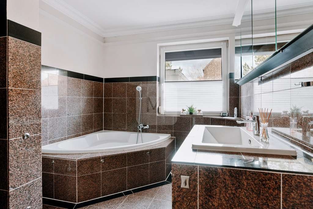 Immobilie in Schneverdingen - Ein Zuhause mit Möglichkeiten – Modernisiertes Haus mit Pool und Einliegerwohnung - Bild 4