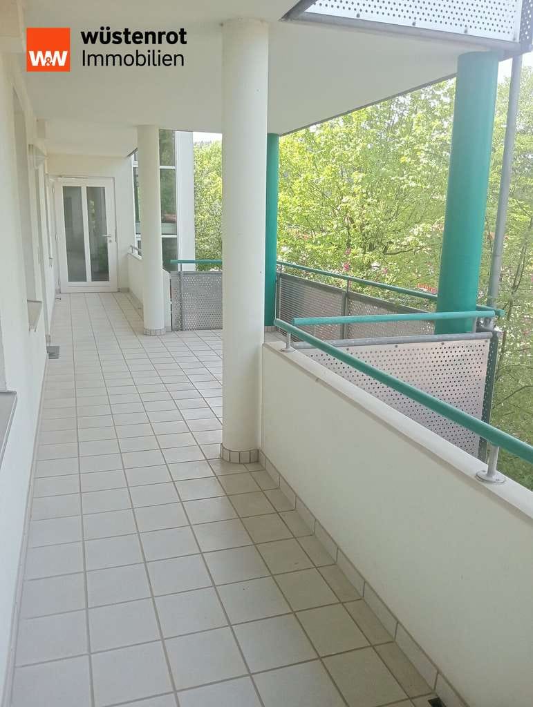 Immobilie in Bad Tölz - Sonnige 2 Zimmerwohnung mit Balkon in Bad Tölz , zur Stadtmitte nur ca. 8 Gehminuten. Ca.57 m². TG - Bild 1
