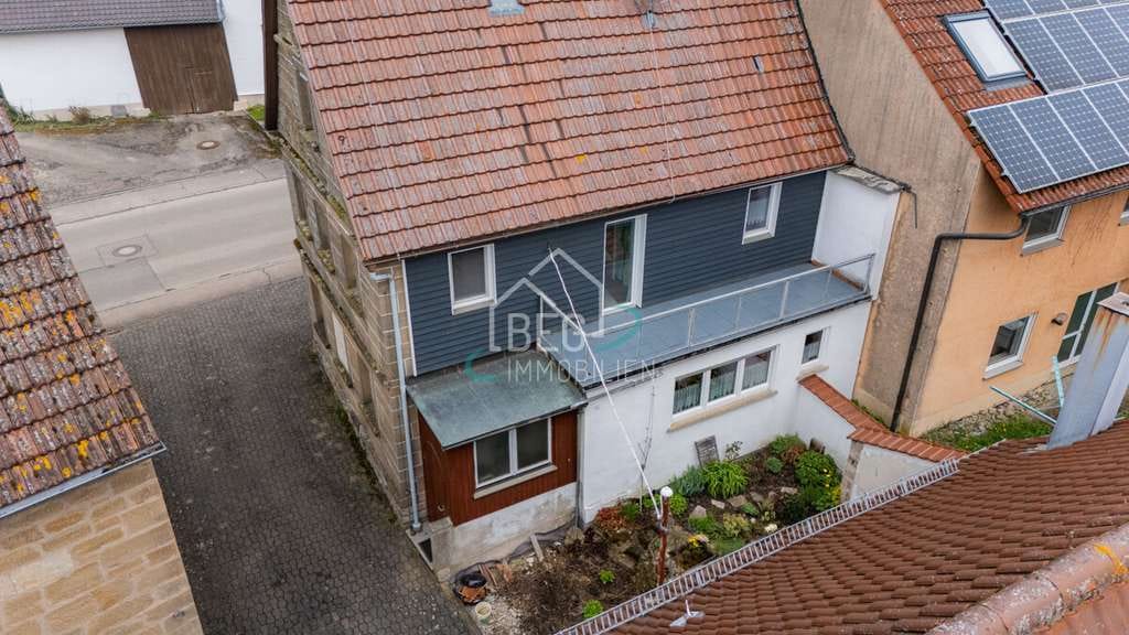 Immobilie in Rot am See - Charmantes Bauernhaus mit großem Grundstück, Scheune, Nebengebäuden und Entwicklungspotenzial - Bild 1