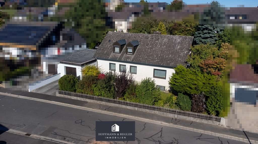 Immobilie in Schnaittenbach - Familienfreundliches Wohnhaus mit Balkon, Terrasse und Einliegerwohnung - Bild 0