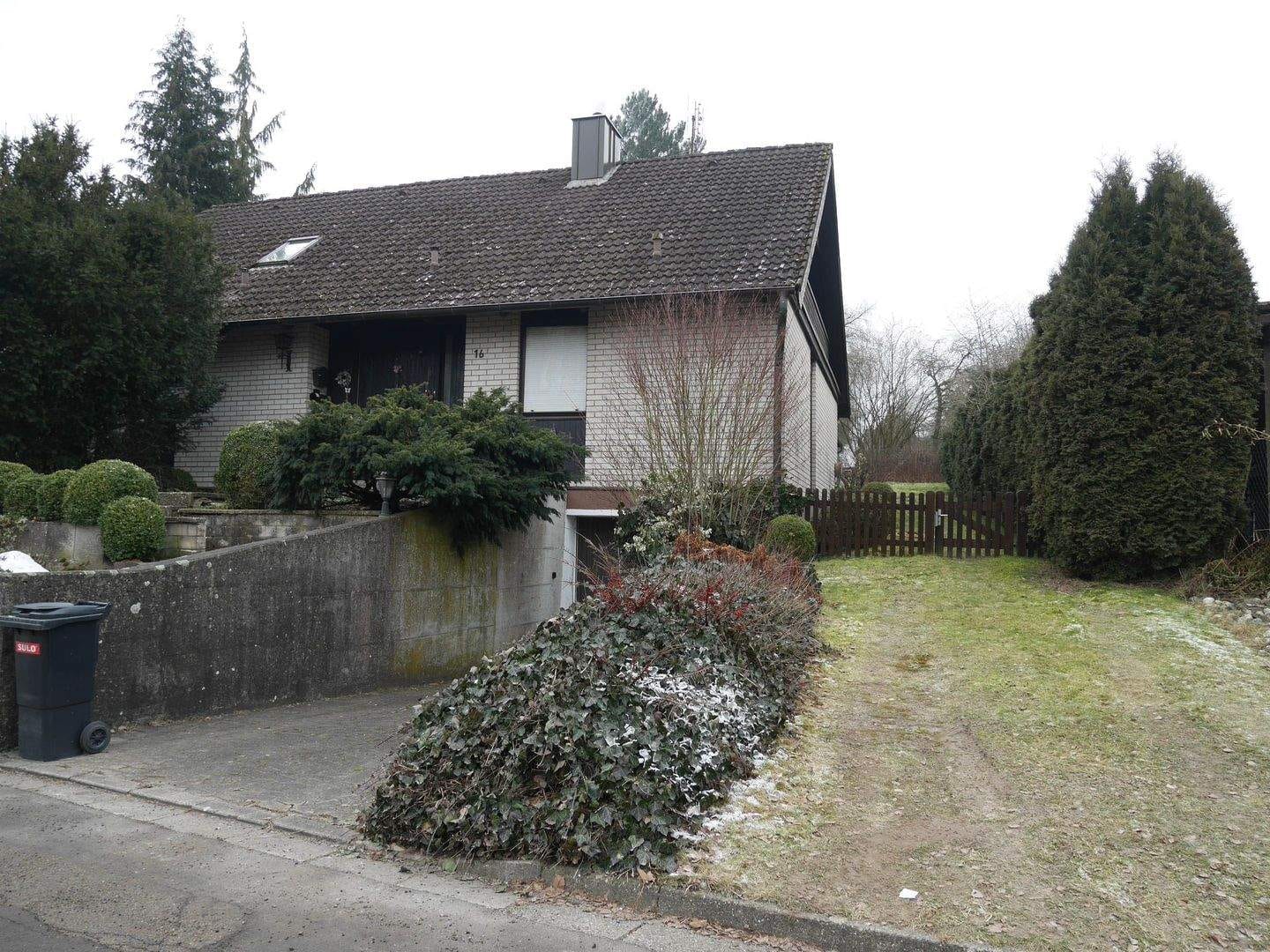 Immobilie in Schnelldorf - Freistehendes EFH in Schnelldorf (Mfr.) mit großem Garten - Bild 1