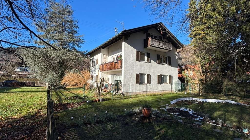 Immobilie in Farchant - Farchant: Teilbares Grundstück mit solidem 3-Familien-Haus, teilvermietet - Bild 0