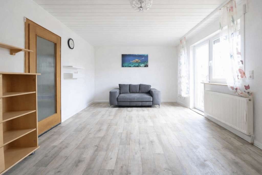 Immobilie in Ahnatal -  Mehrgenerationenhaus mit  PV-Anlage in attraktiver Hanglage  - Bild 2