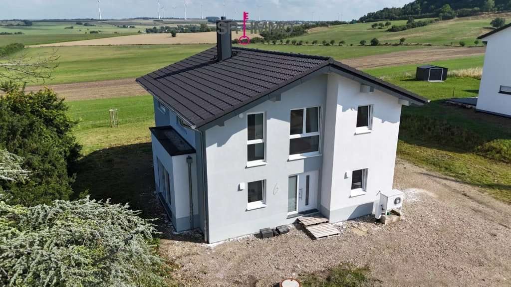 Immobilie in Biesdorf - Traumblick inklusive: Stilvoller Neubau nahe Luxemburg – Ihr neues Zuhause in Biesdorf! - Bild 1