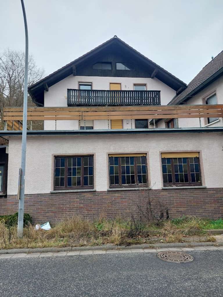 Immobilie in Flörsbachtal - Wohn- und Geschäftshaus mit Gaststätte – Top Rendite nach Sanierung oder Neukonzept - Bild 1