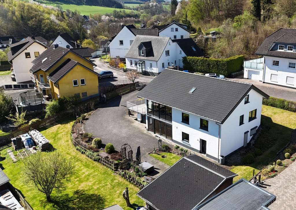 Immobilie in Attendorn - EFH mit ELW - modernisiert, groß und schön - Bild 2