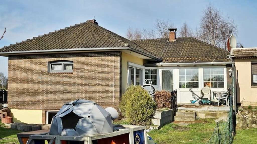 Immobilie in Gnarrenburg - immo-schramm.de: Wohnhaus mit EInliegerwohnung - Bild 2