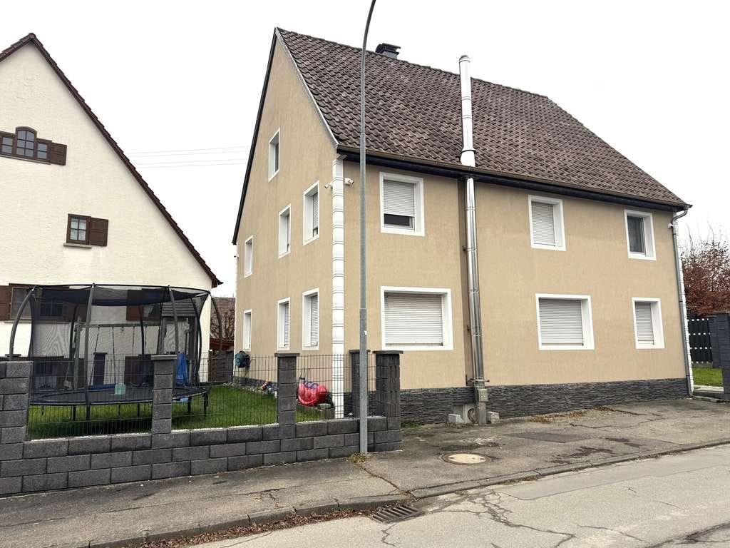 Immobilie in Schemmerhofen - Einfamilienhaus mit zwei separaten Wohneinheiten - Bild 0