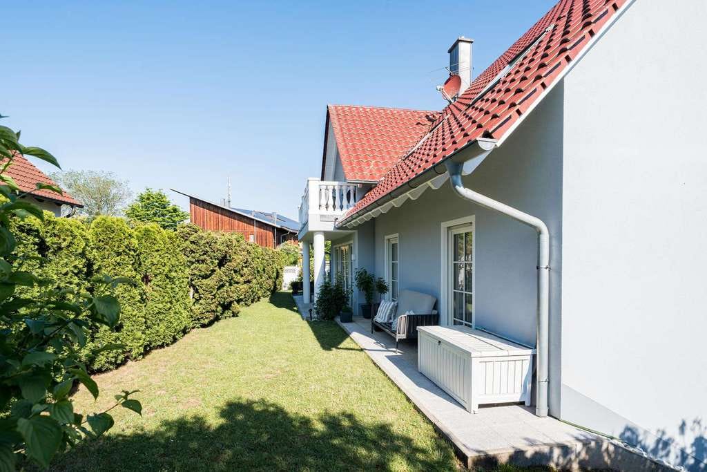 Immobilie in Veitsbronn - Jetzt einziehen! Modernes Zweifamilienhaus mit viel Platz und schönem Garten in Veitsbronn - Bild 0