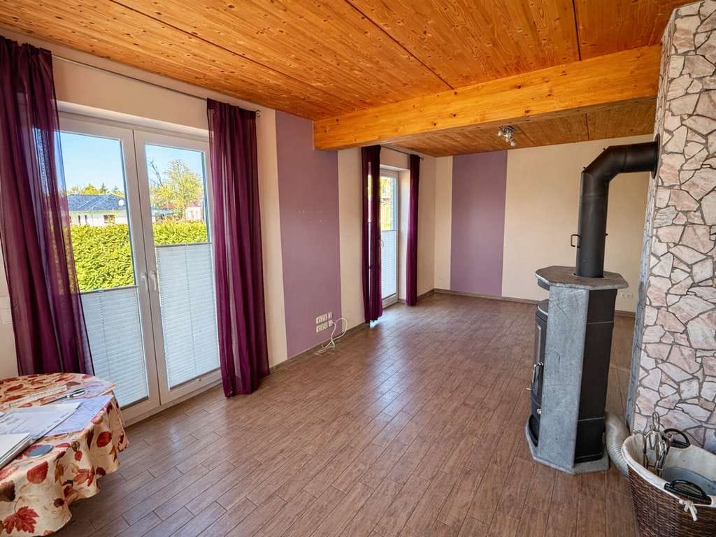 Immobilie in Neuburg - Niedrigenergiehaus in ruhiger Lage - Glasfaser und Bahn inklusive - provisionsfrei - Bild 1