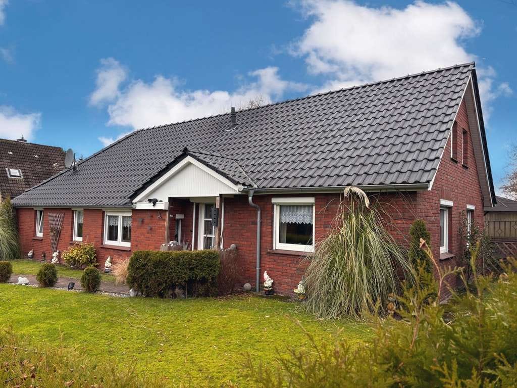 Immobilie in Großheide - Charmantes Landhaus mit großem Garten - Bild 0