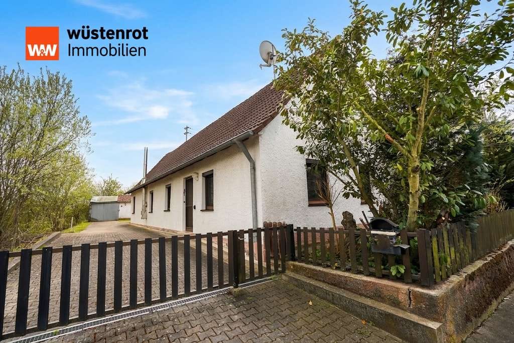 Immobilie in Bachhagel - Charmantes Haus mit sonnigem Grundstück zum Preis einer Wohnung! - Bild 0
