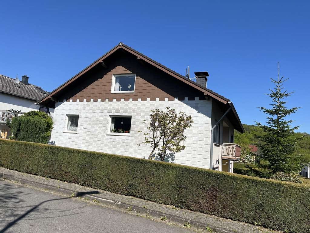 Immobilie in Königsfeld - TOP vermietbares Zweifamilienhaus in idyllischer Lage! - Bild 2