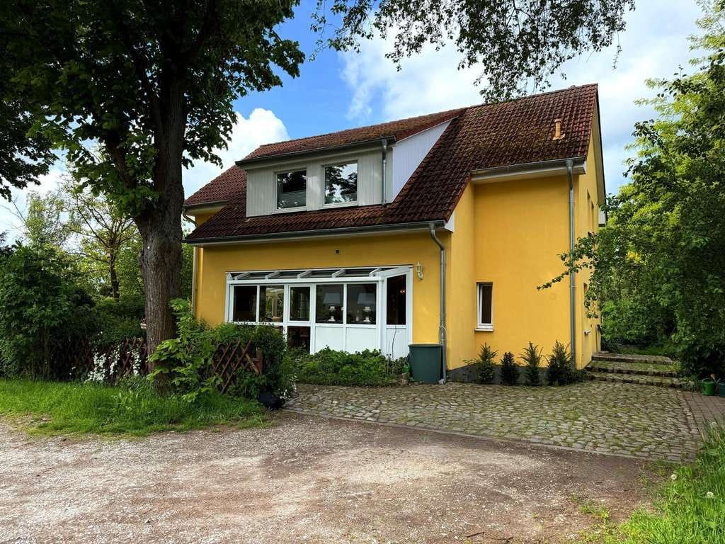 Immobilie in Sülzetal - Großzügig wohnen im Grünen: Freistehendes Haus mit 9 Zimmern und 220 m² Wohnfläche! - Bild 0