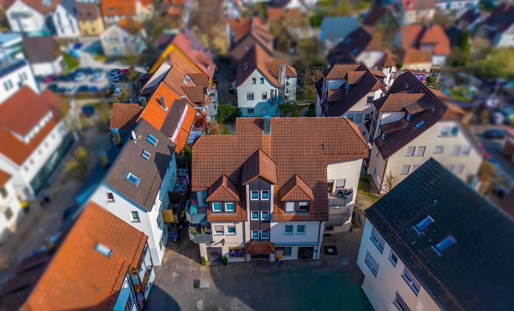 Immobilie in Welzheim - Moderne 2-Zimmer-Wohnung im 1. OG mit Balkon & Tiefgaragenstellplatz - Bild 0